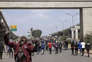 Los trabajadores kenianos ya pagan por el sistema de financiamiento del desarrollo. Ahora pueden mostrarnos el camino hacia otro modelo