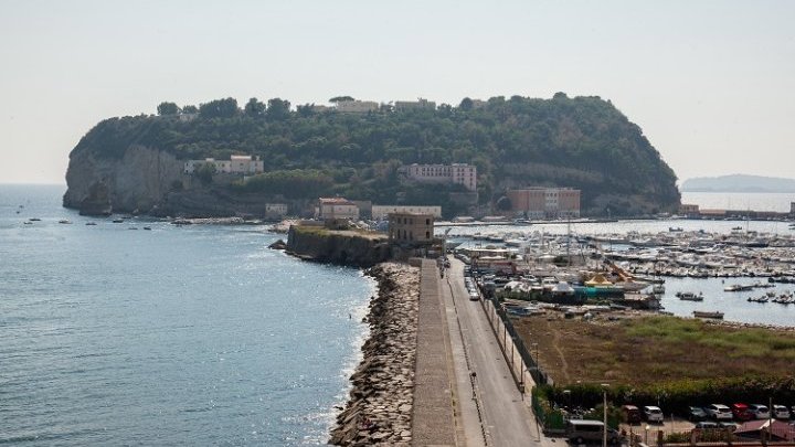 Un distrito posindustrial de Nápoles, en Italia, pasa a la acción para volver a tener un mar sano