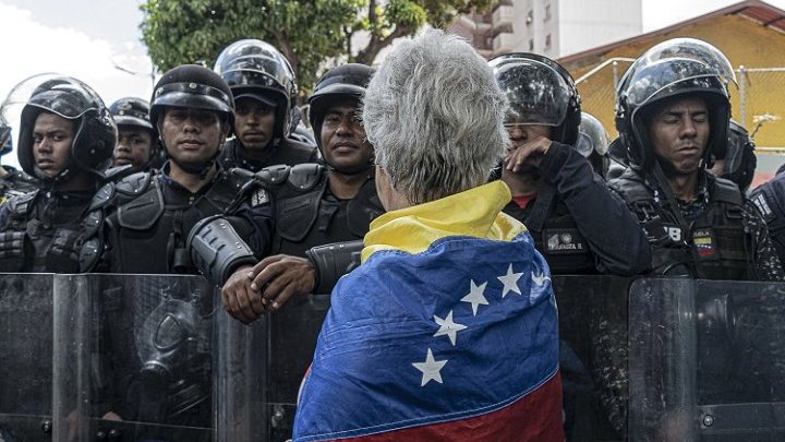 Elecciones presidenciales en Venezuela: entre la polarización, la persecución y una fuerte (y ‘analógica') movilización ciudadana
