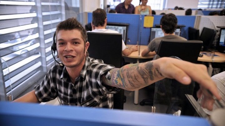 Connectés, mais sans emploi : la réalité professionnelle des jeunes latino-américains à l'ère du numérique